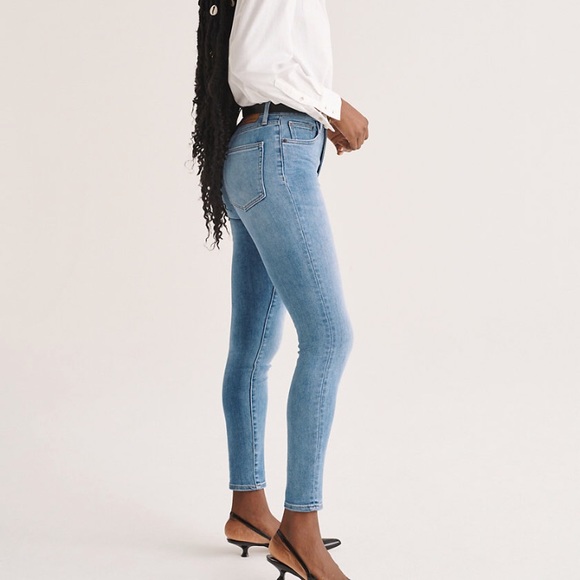 BNWT Aritzia Denim Forum jeans - Size 26 - Picture 5 of 13